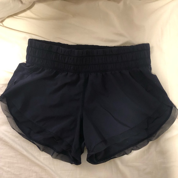 lululemon athletica Pants - Lululemon blue mesh trim running shorts (size 4)